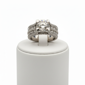 WHITE GOLD RING WITH TOP ROUND DIAMOND